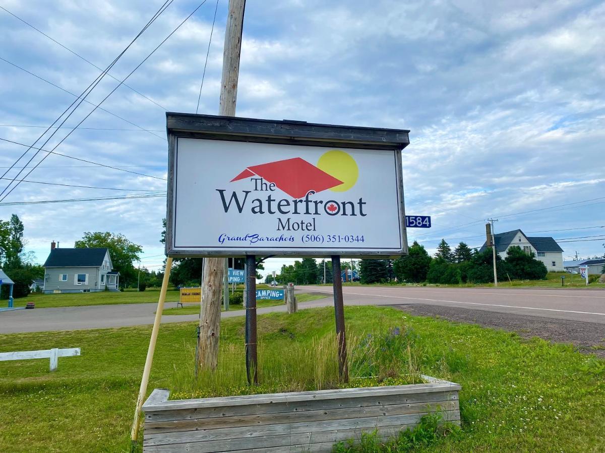The Waterfront Motel Grand Barachois Bagian luar foto