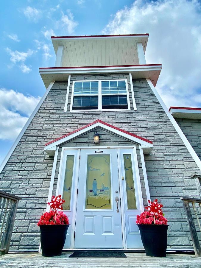 The Waterfront Motel Grand Barachois Bagian luar foto