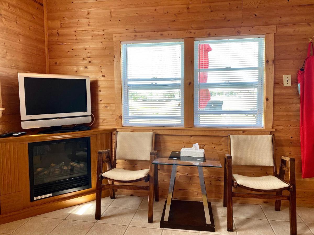 The Waterfront Motel Grand Barachois Bagian luar foto