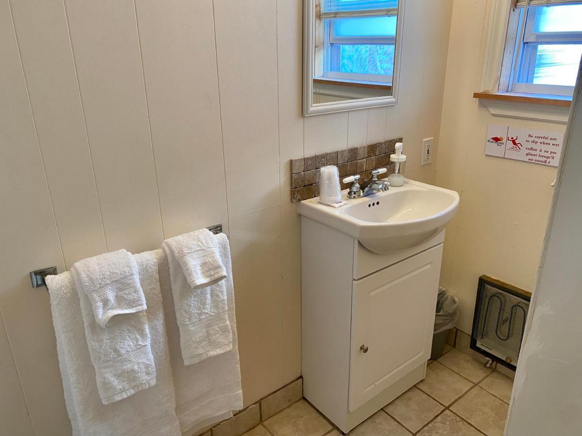 The Waterfront Motel Grand Barachois Bagian luar foto