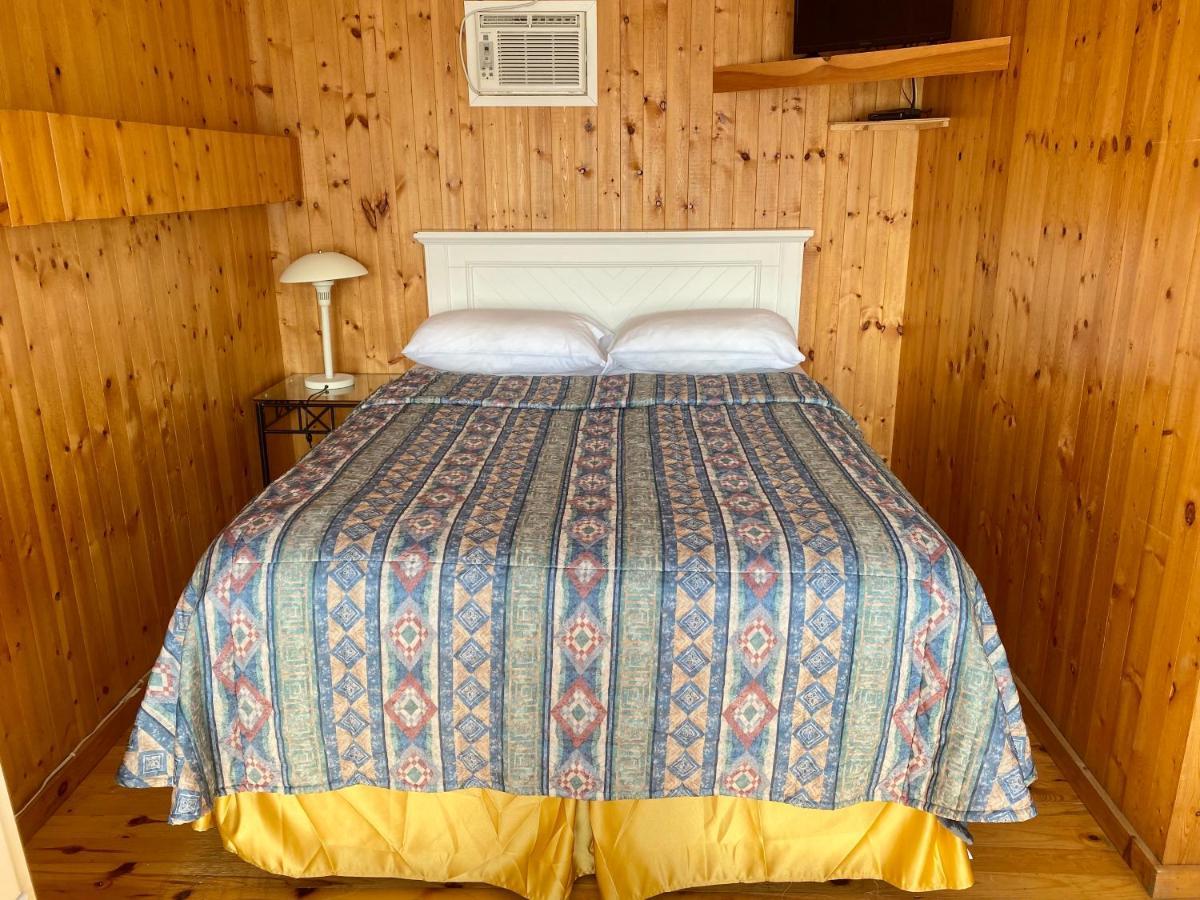 The Waterfront Motel Grand Barachois Bagian luar foto