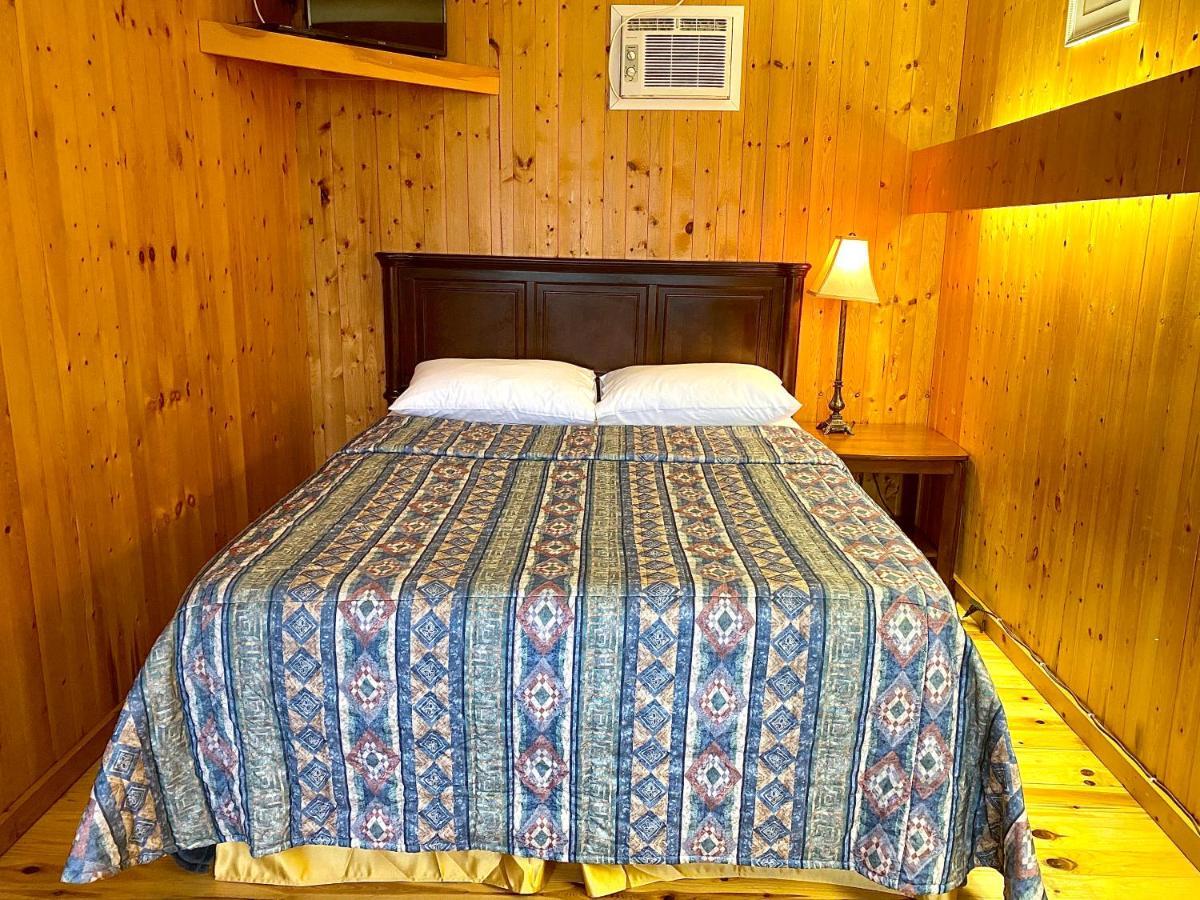 The Waterfront Motel Grand Barachois Bagian luar foto