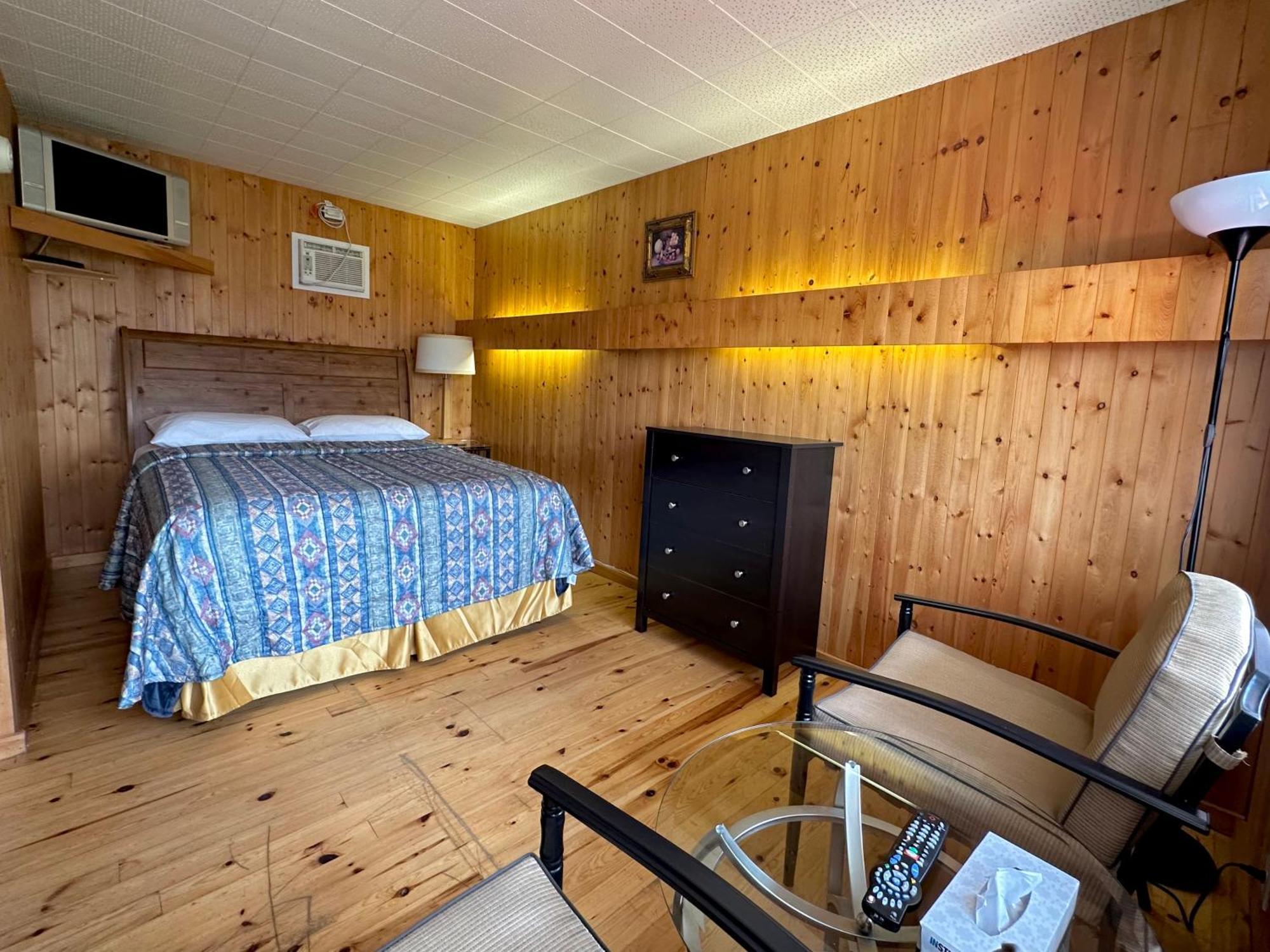 The Waterfront Motel Grand Barachois Bagian luar foto