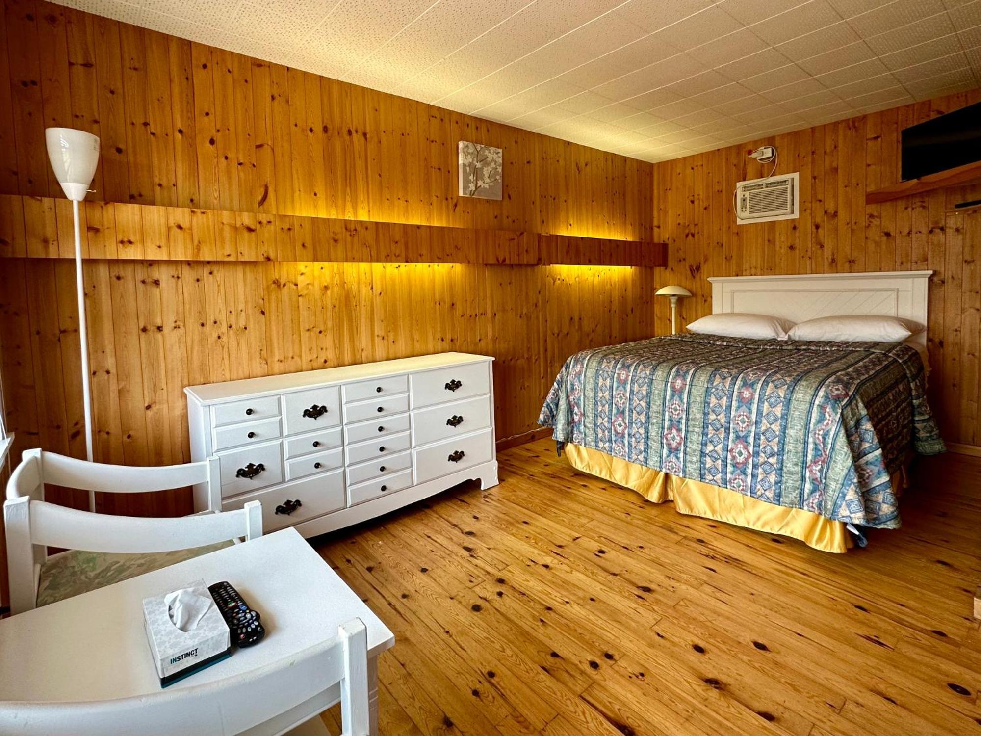 The Waterfront Motel Grand Barachois Bagian luar foto