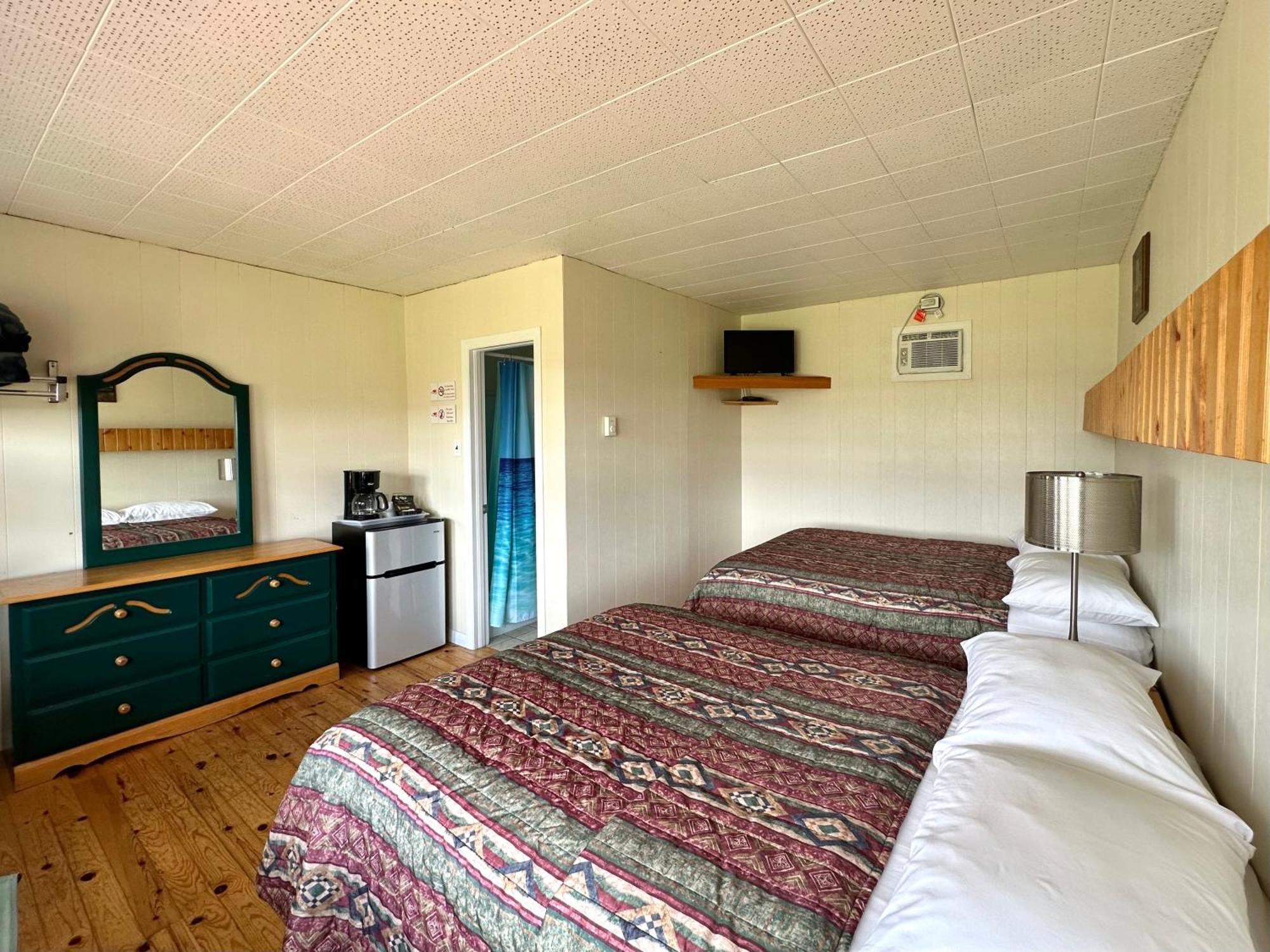 The Waterfront Motel Grand Barachois Bagian luar foto