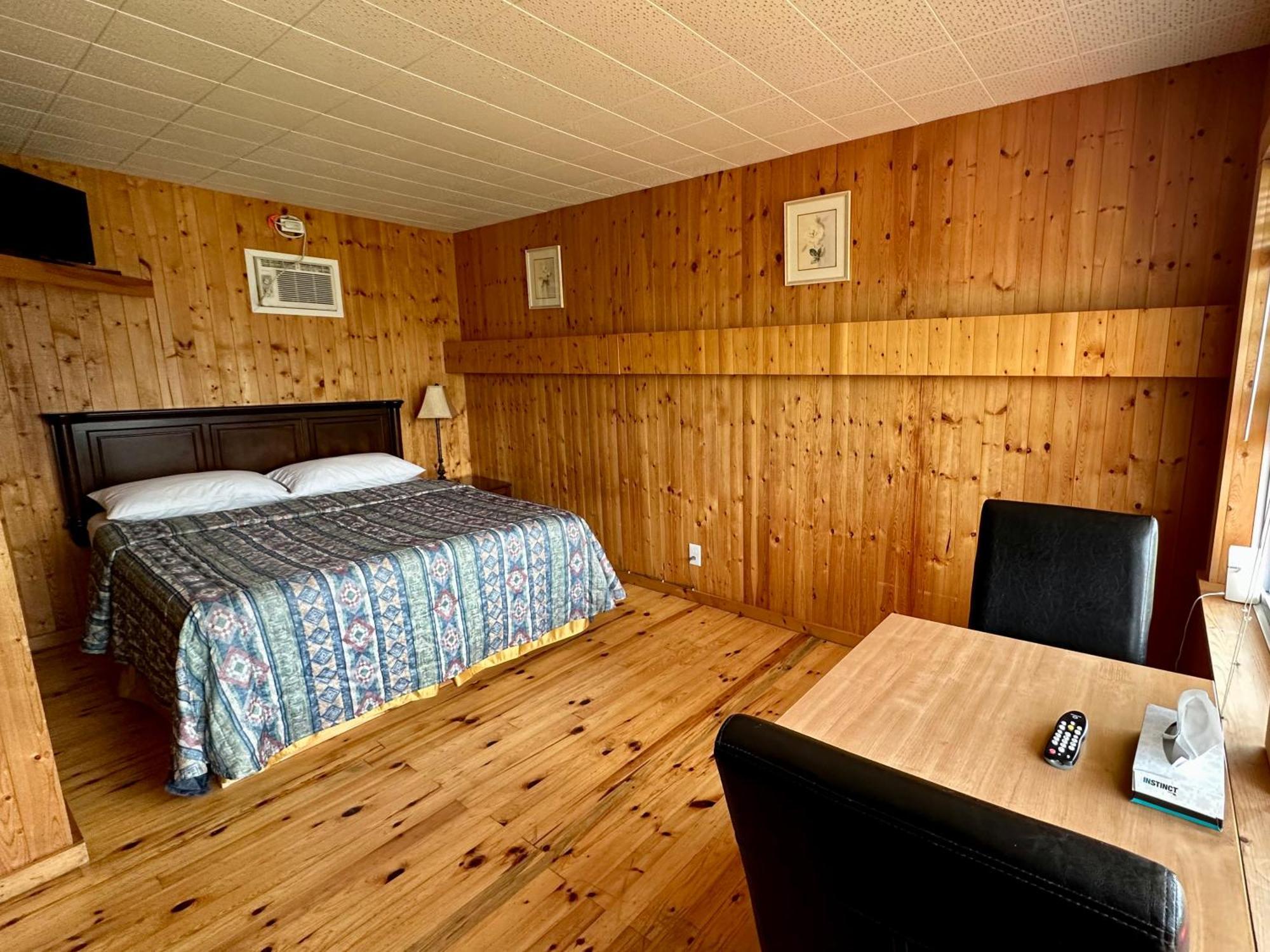 The Waterfront Motel Grand Barachois Bagian luar foto